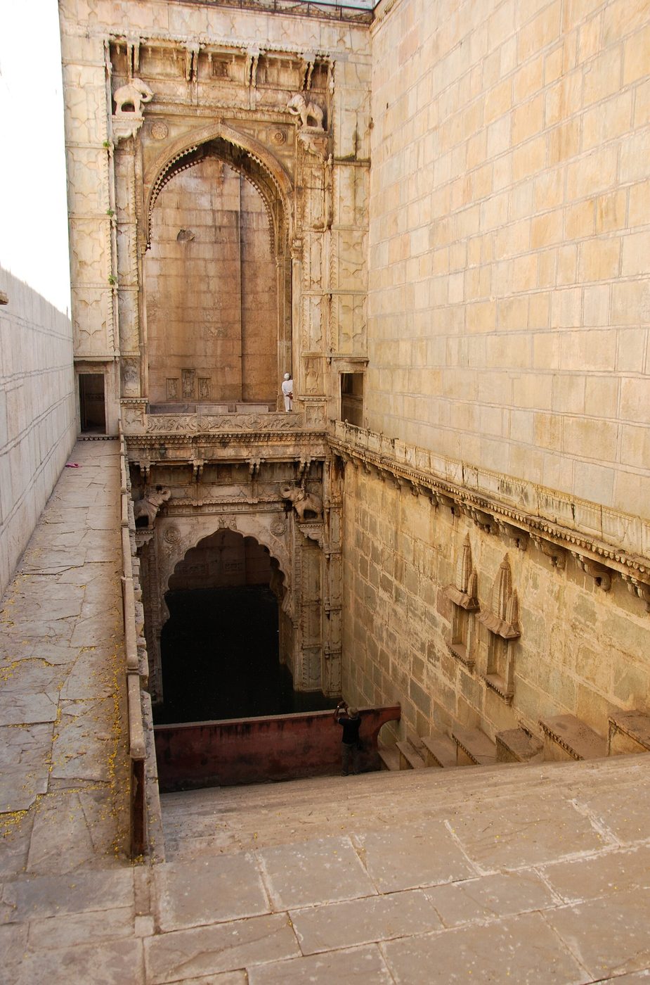 Raniji ki Baori